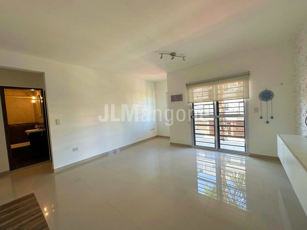 Departamento 2 ambientes con cochera y balcon