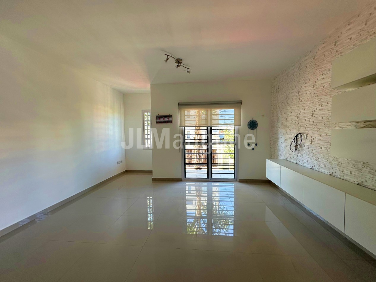 Departamento 2 ambientes con cochera y balcon