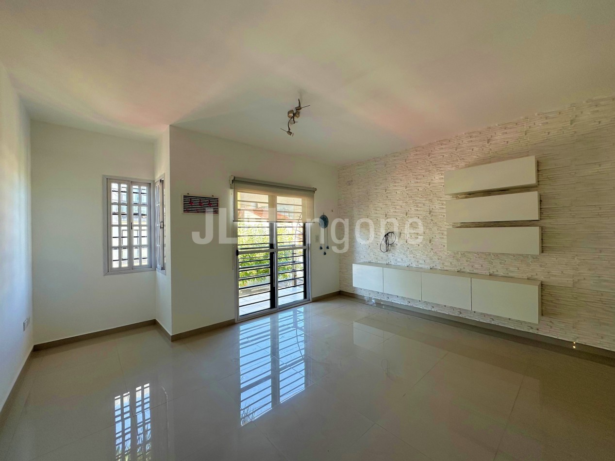 Departamento 2 ambientes con cochera y balcon