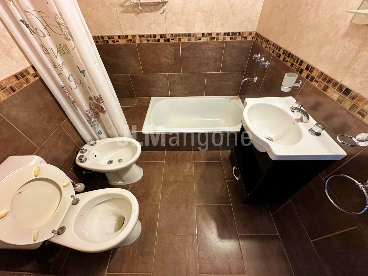 Departamento 2 ambientes con cochera y balcon