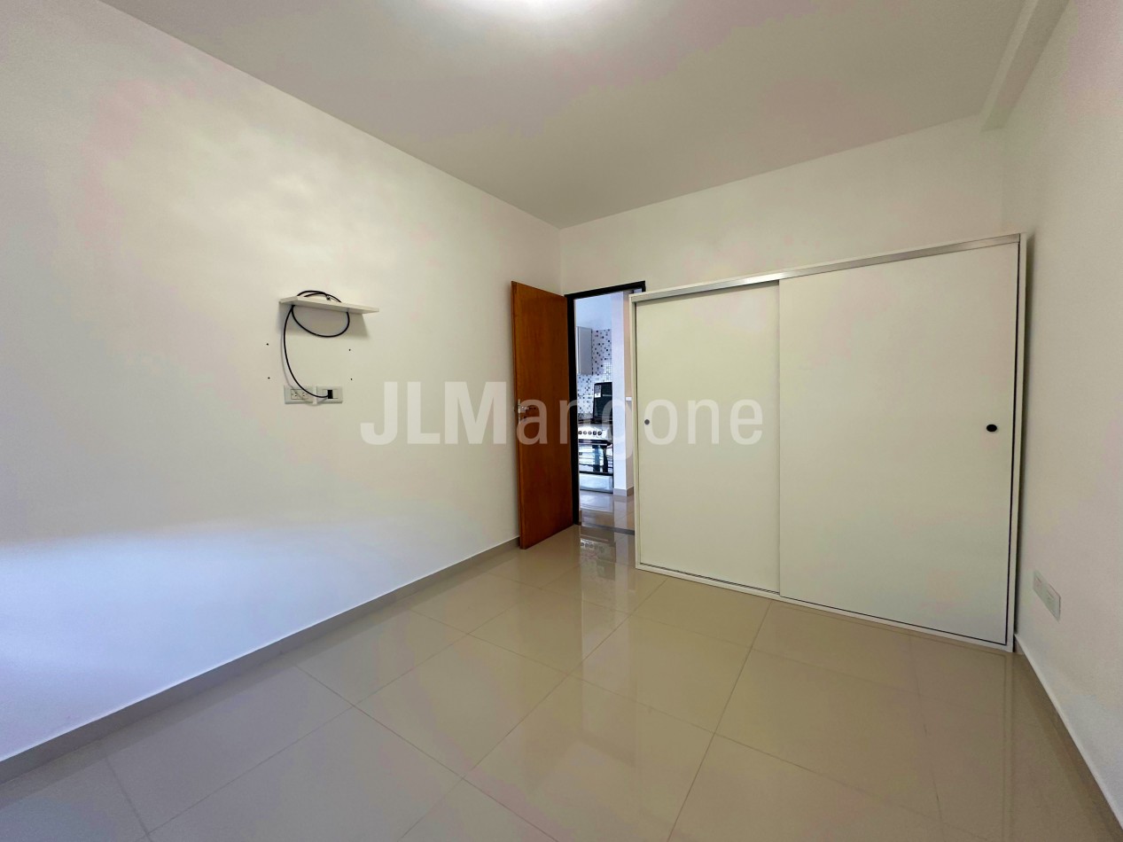 Departamento 2 ambientes con cochera y balcon