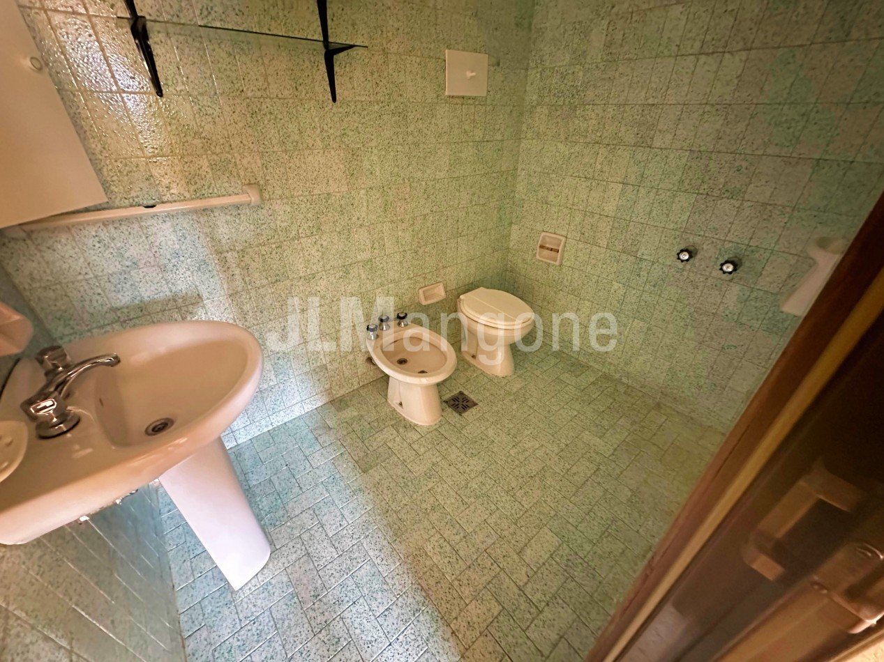 Casa tipo ph 4 ambientes con cochera
