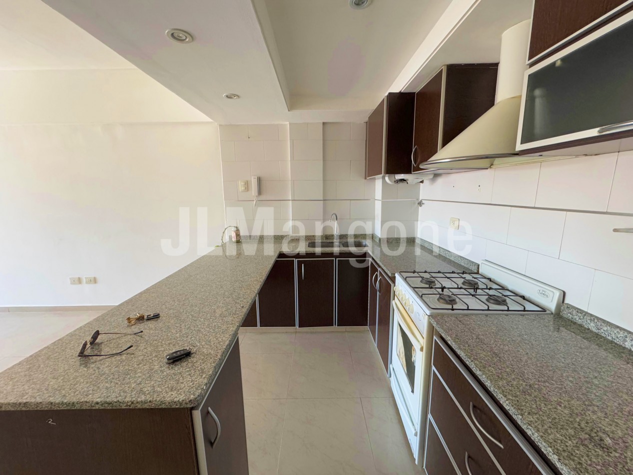 Departamento 2 ambientes con cochera y balcon
