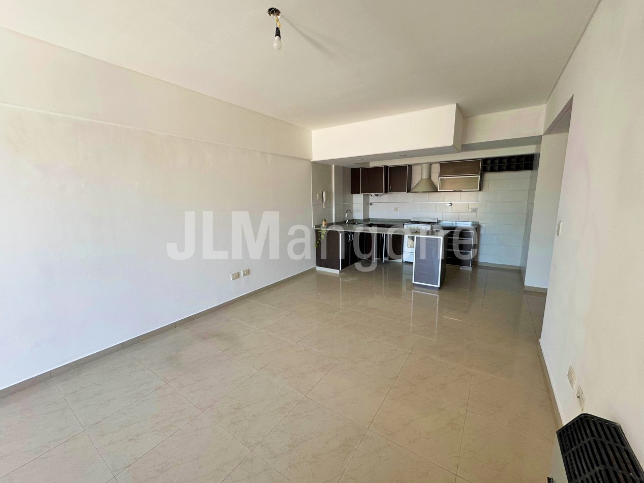 Departamento 2 ambientes con cochera y balcon