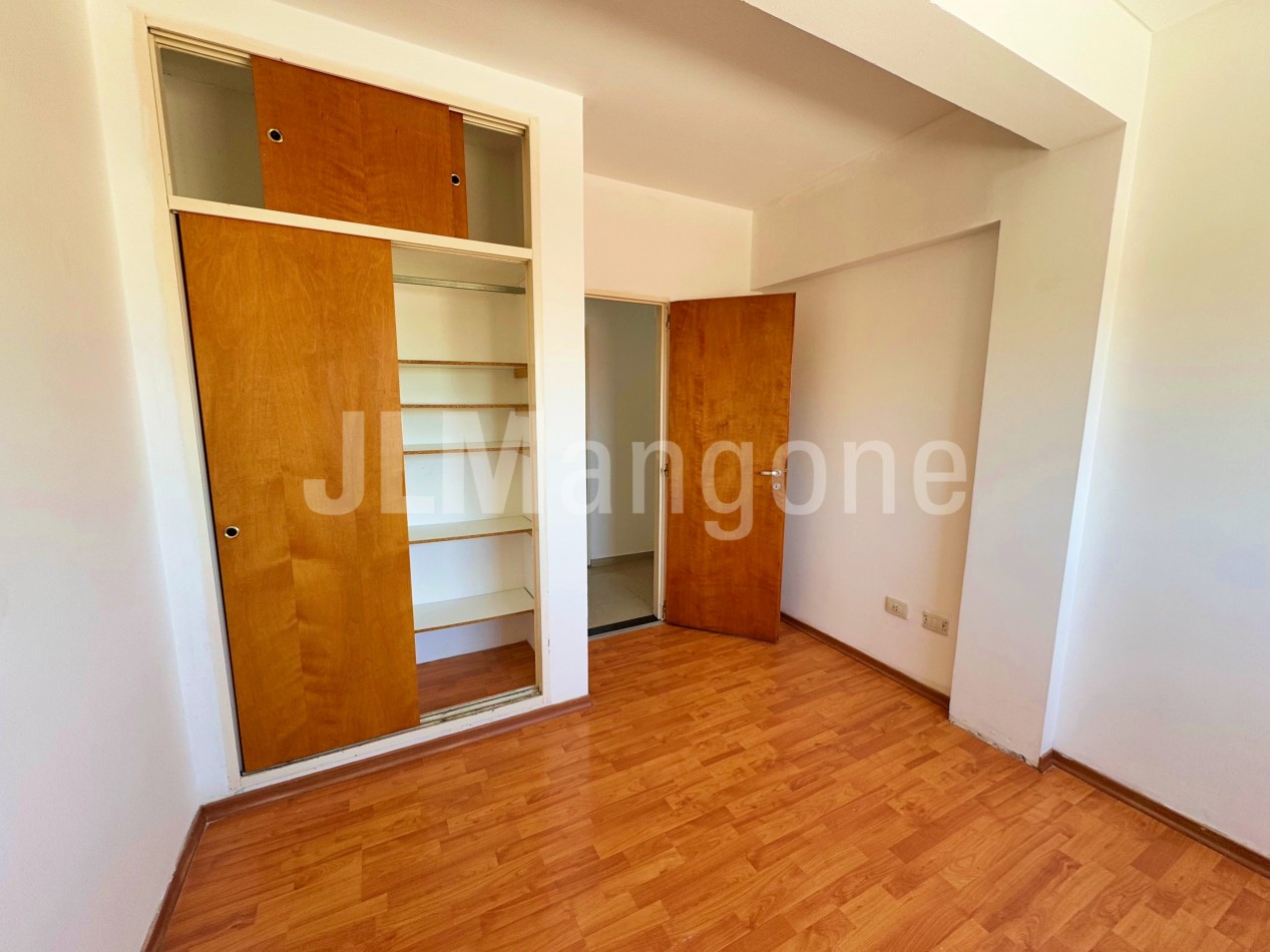 Departamento 2 ambientes con cochera y balcon