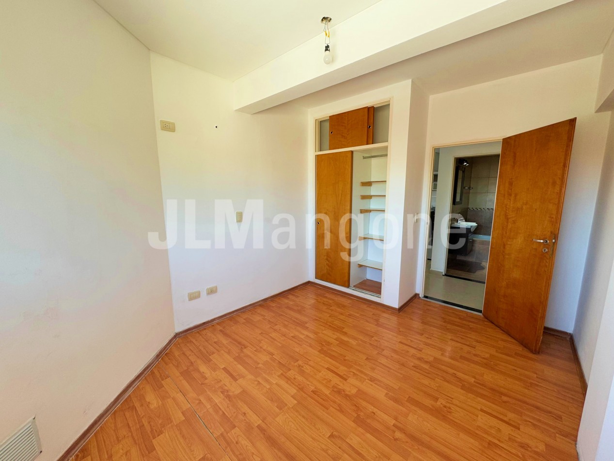 Departamento 2 ambientes con cochera y balcon