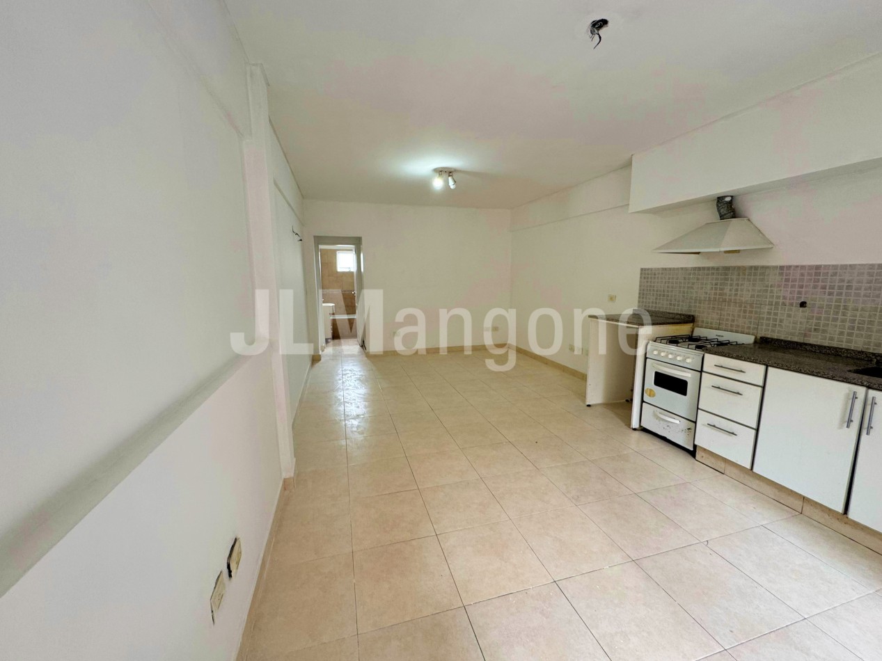 Depto 1 ambiente con cochera y balcon