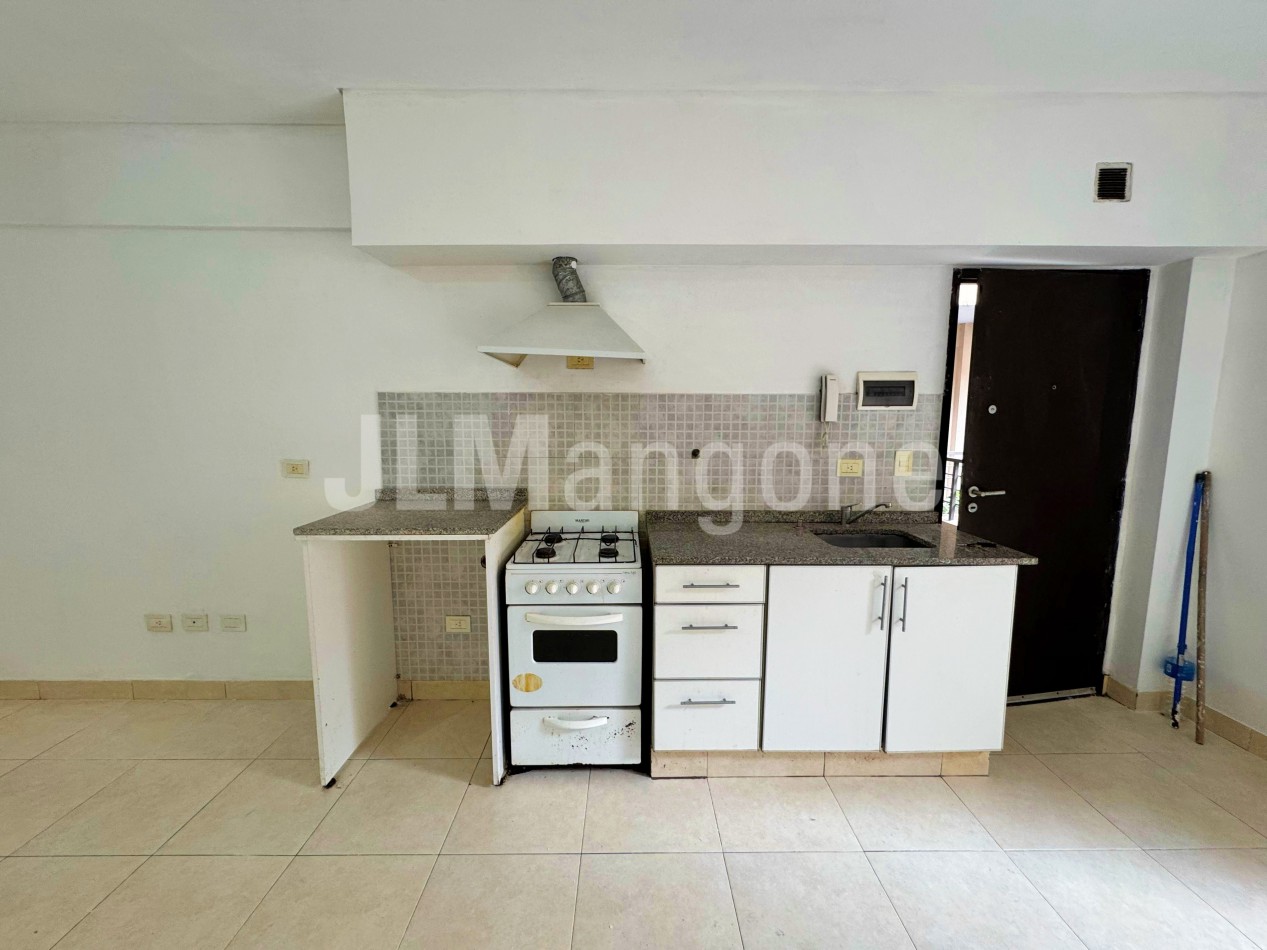 Depto 1 ambiente con cochera y balcon