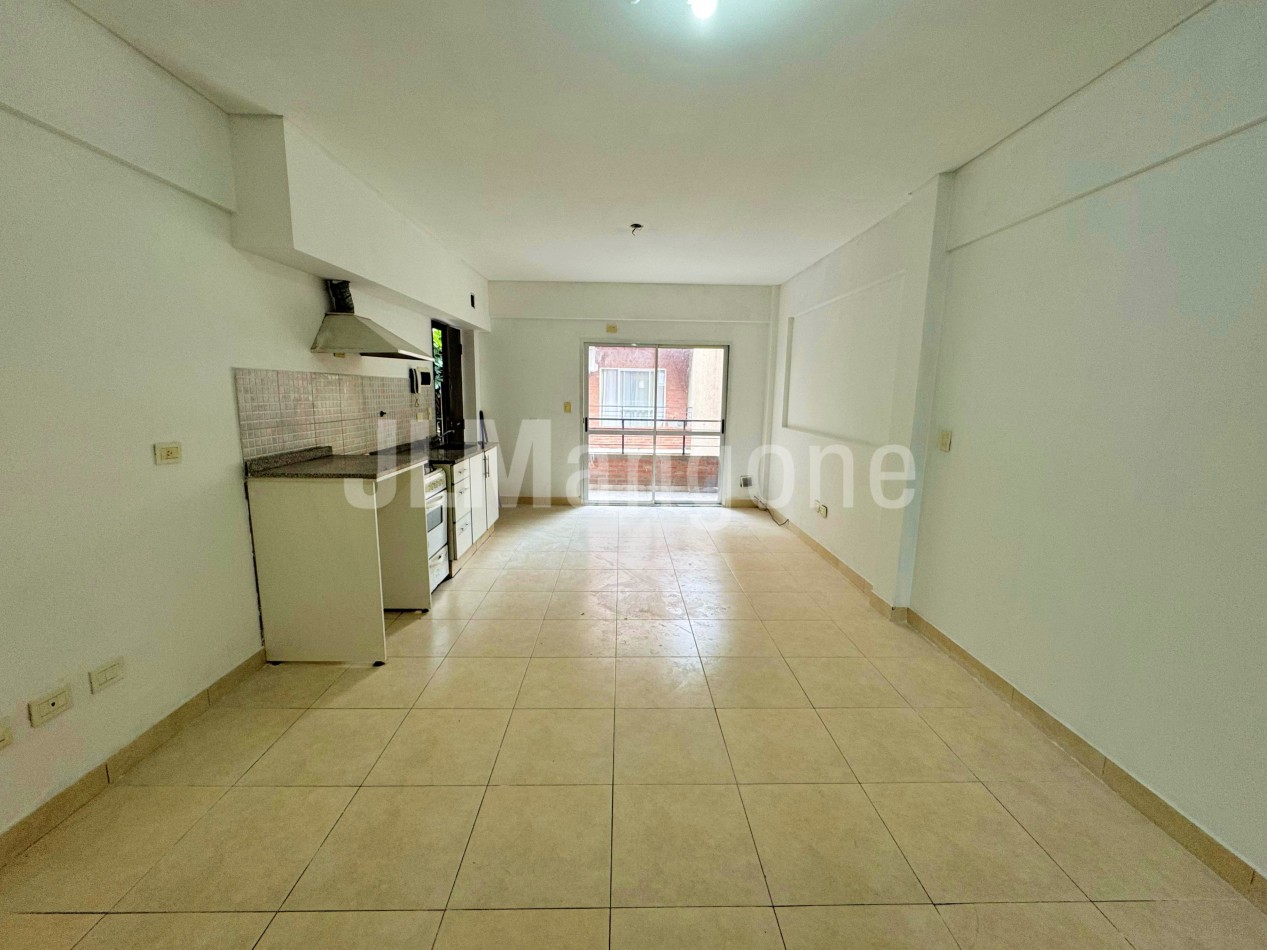 Depto 1 ambiente con cochera y balcon