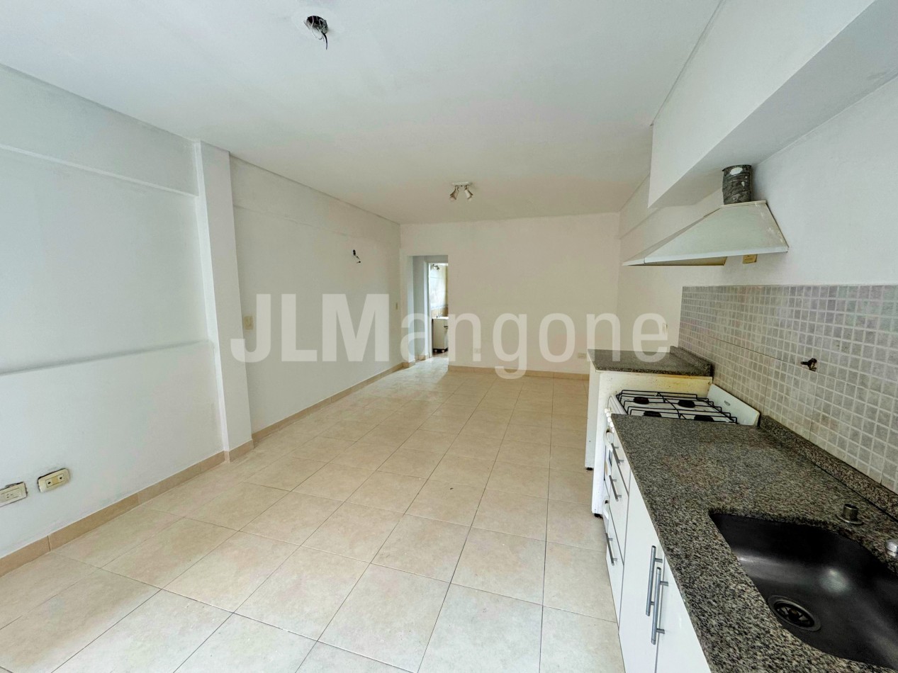 Depto 1 ambiente con cochera y balcon
