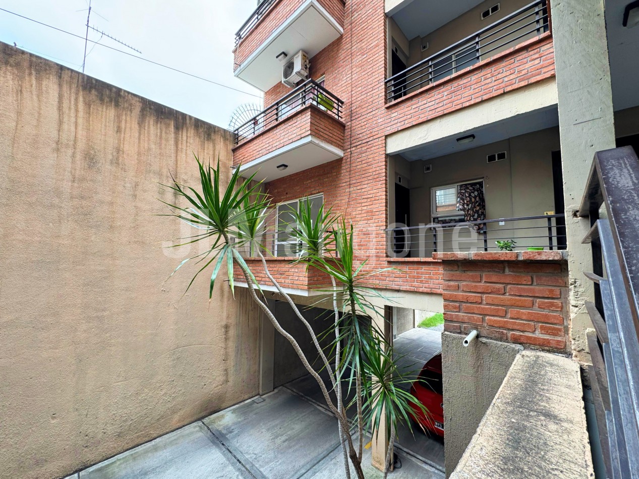 Depto 1 ambiente con cochera y balcon