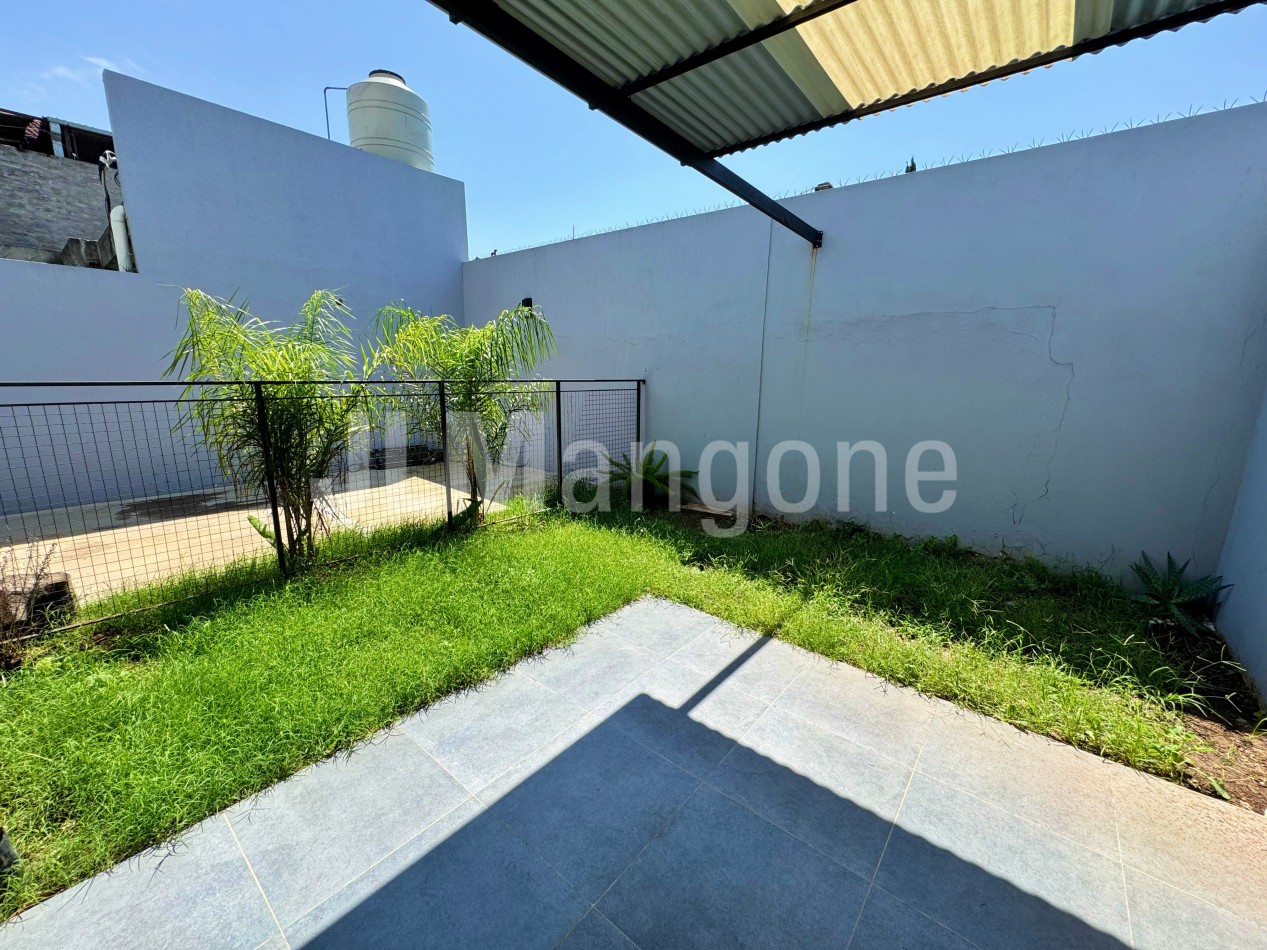 Departamento 1 ambiente pb con patio