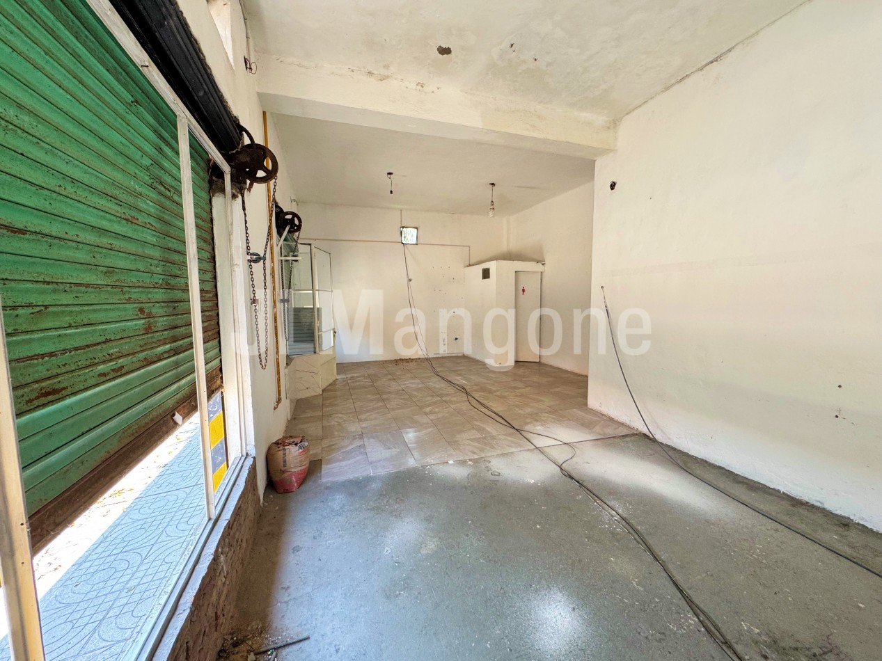 Local 40 m2 con doble frente