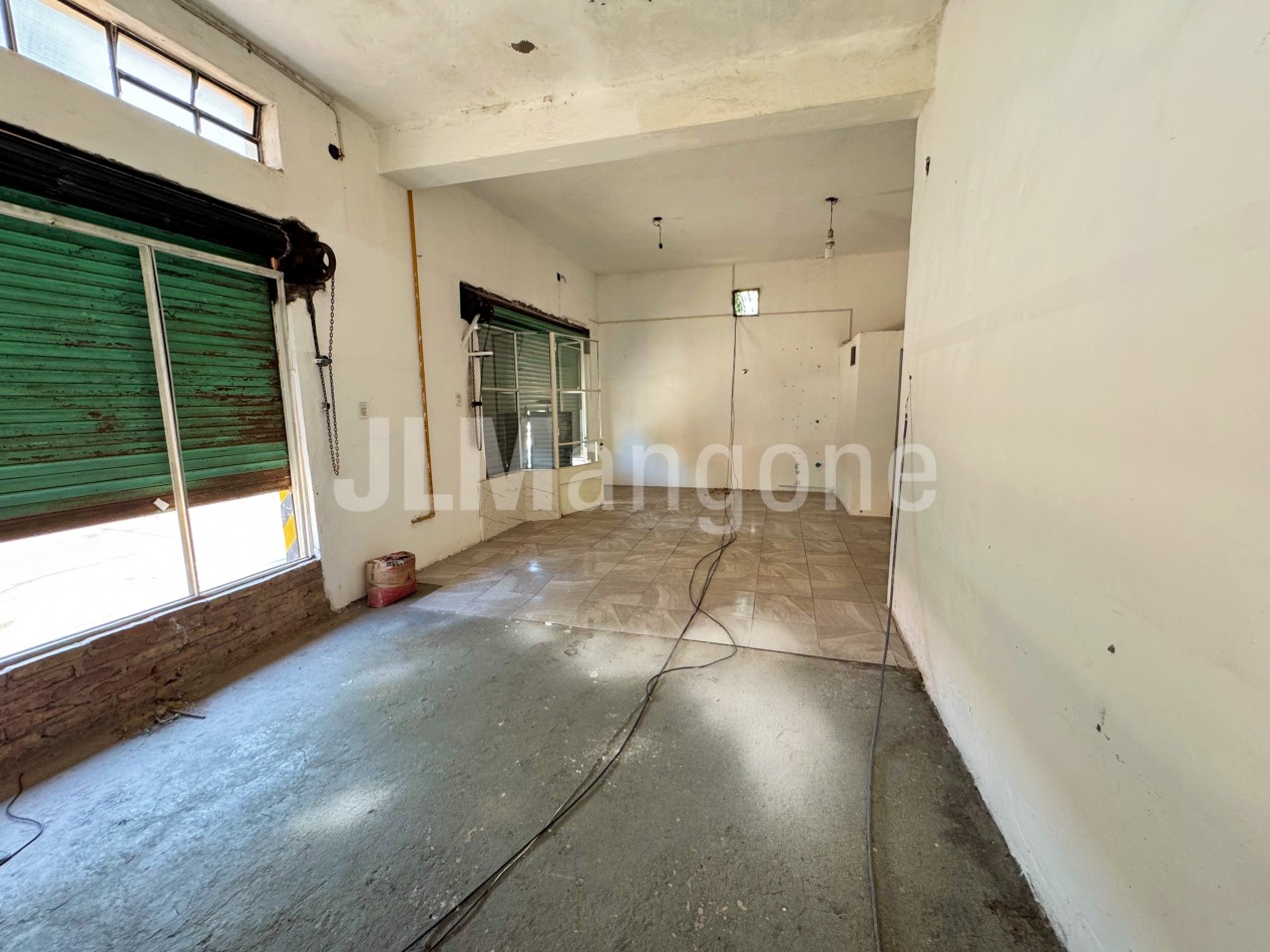 Local 40 m2 con doble frente