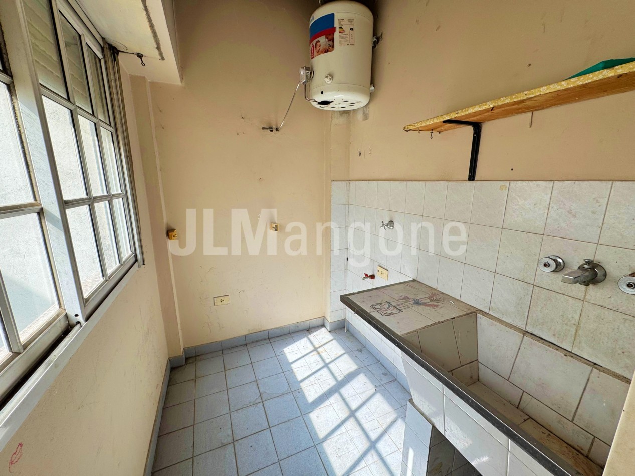Departamento 3 ambientes con cochera y balcon
