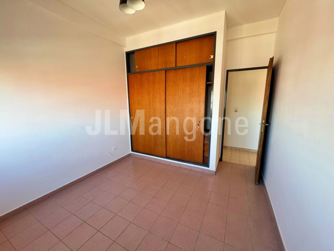 Departamento 3 ambientes con cochera y balcon