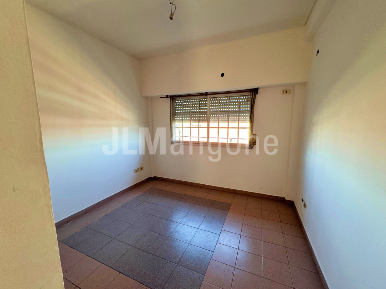 Departamento 3 ambientes con cochera y balcon
