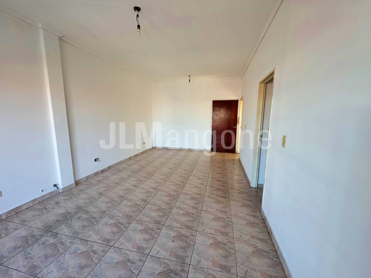 Departamento 3 ambientes con cochera y balcon