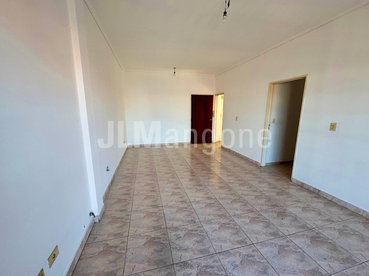 Departamento 3 ambientes con cochera y balcon