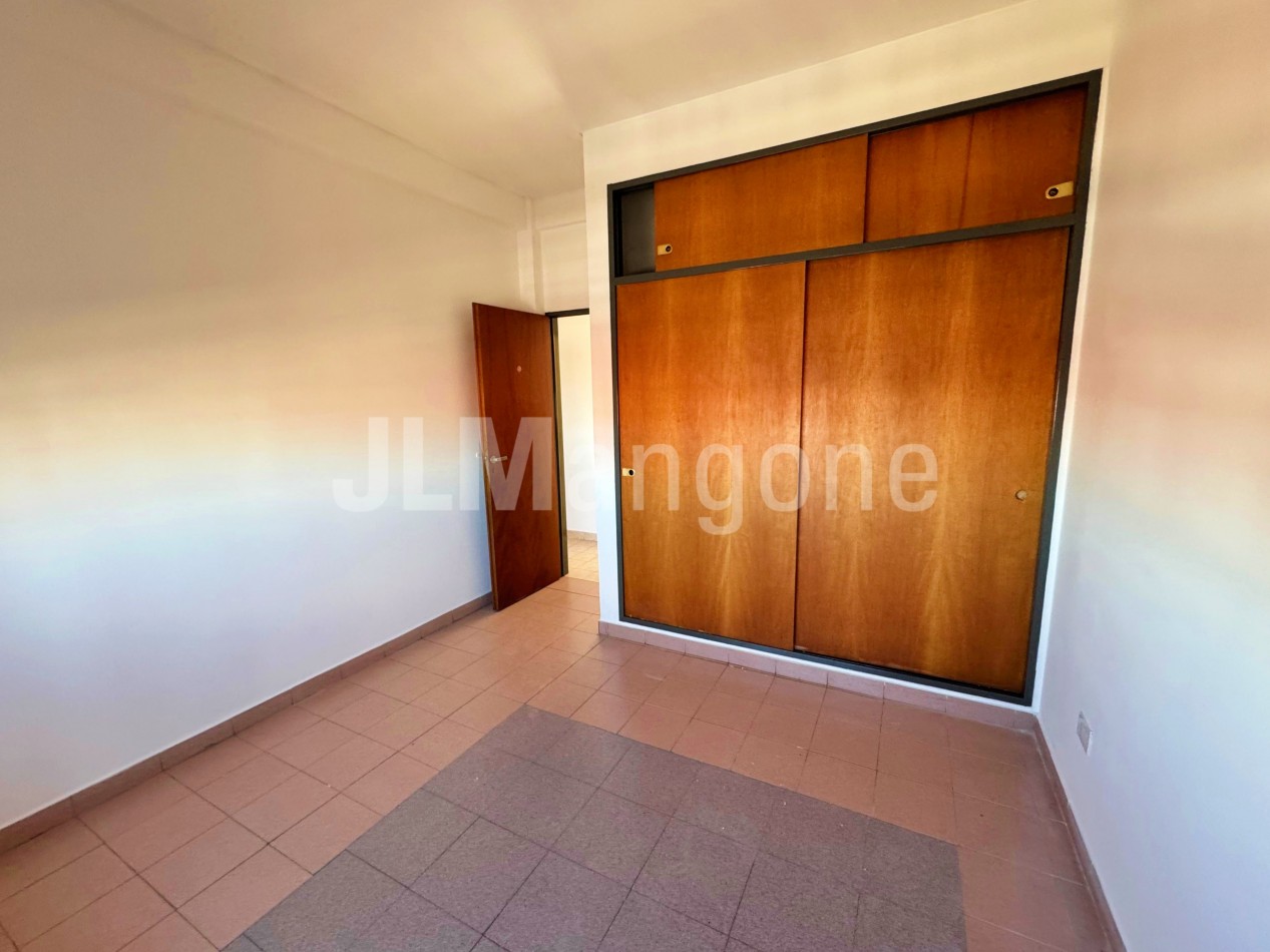 Departamento 3 ambientes con cochera y balcon