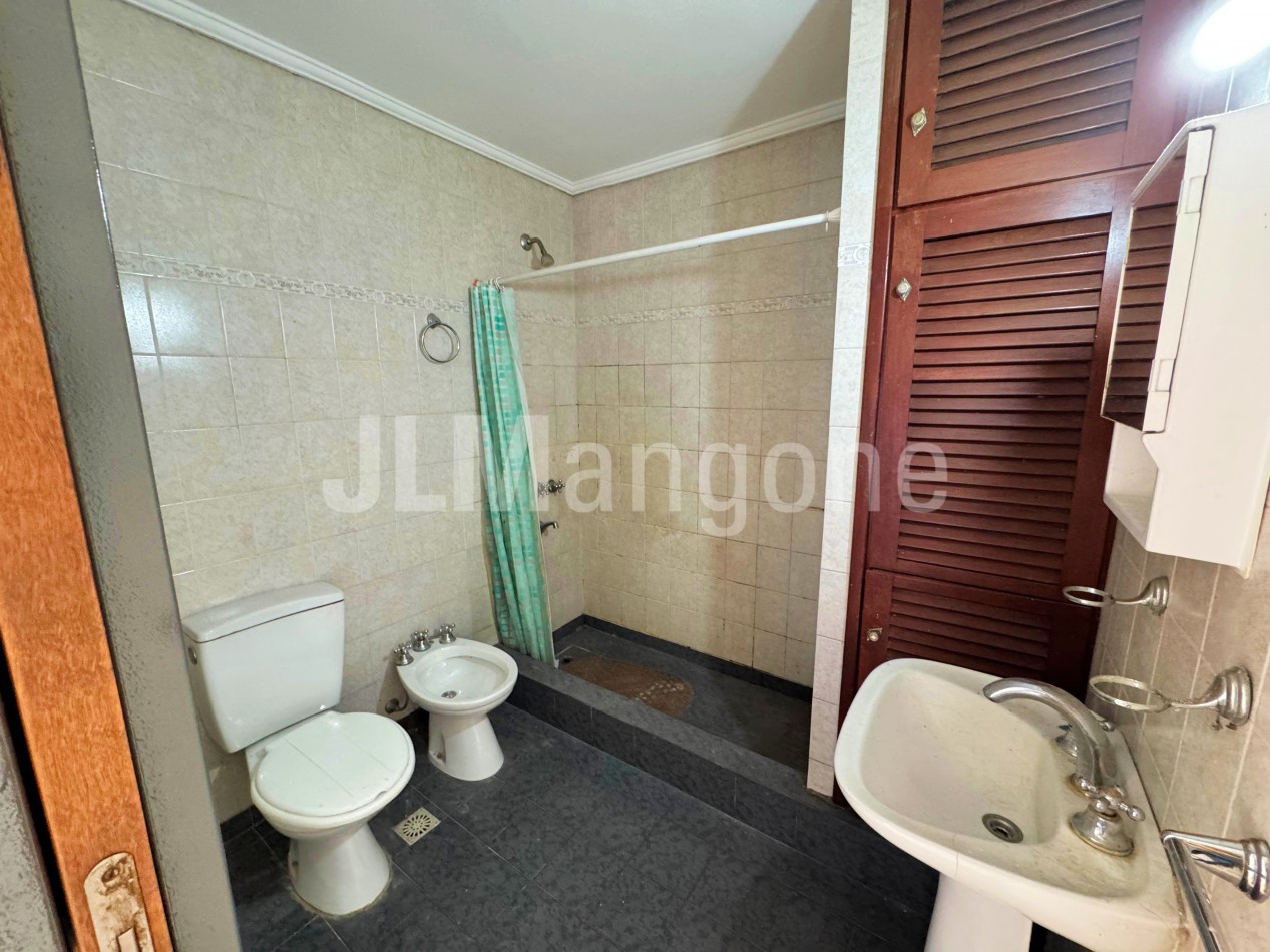 Departamento 3 ambientes con cochera y balcon