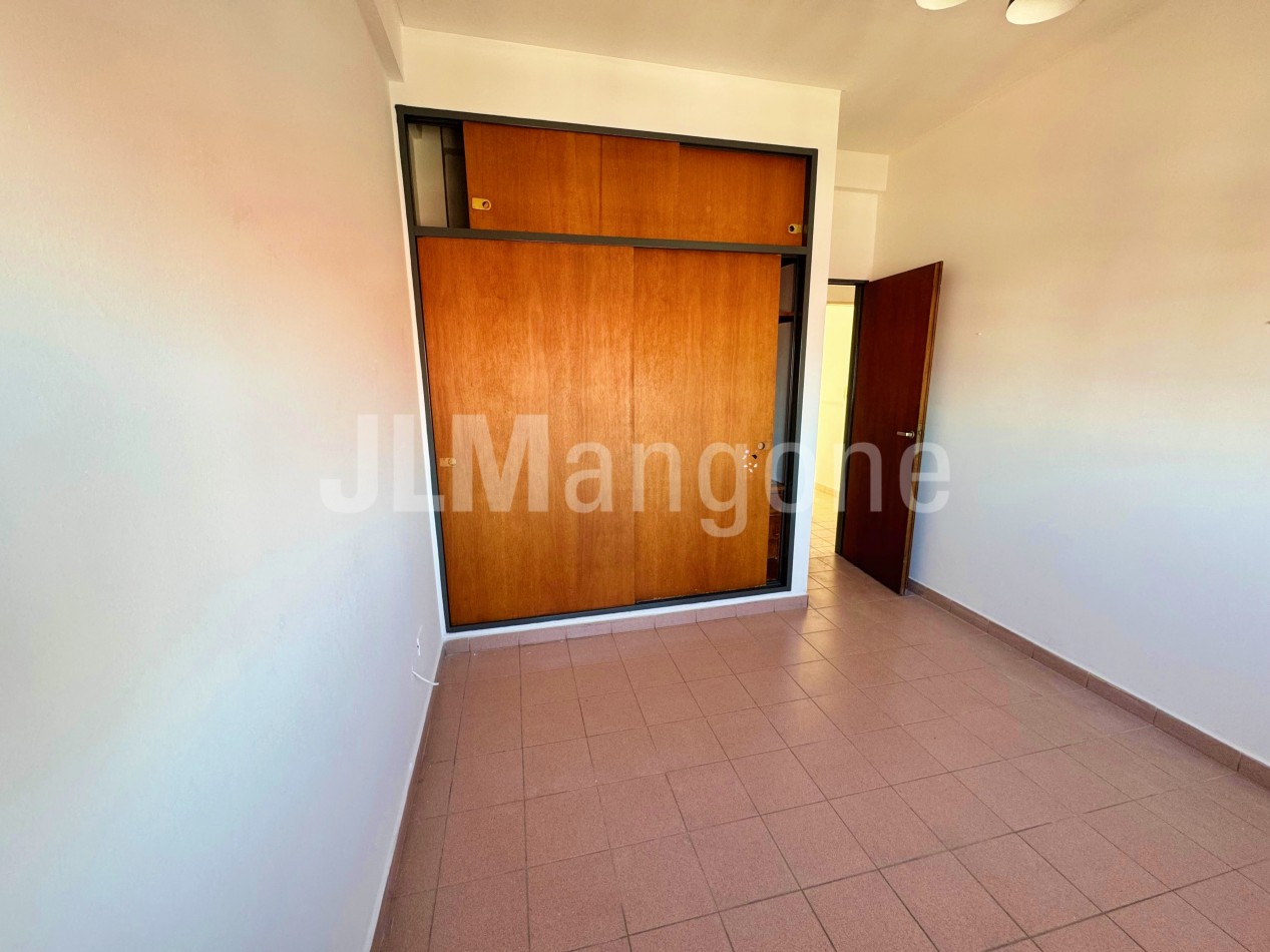 Departamento 3 ambientes con cochera y balcon