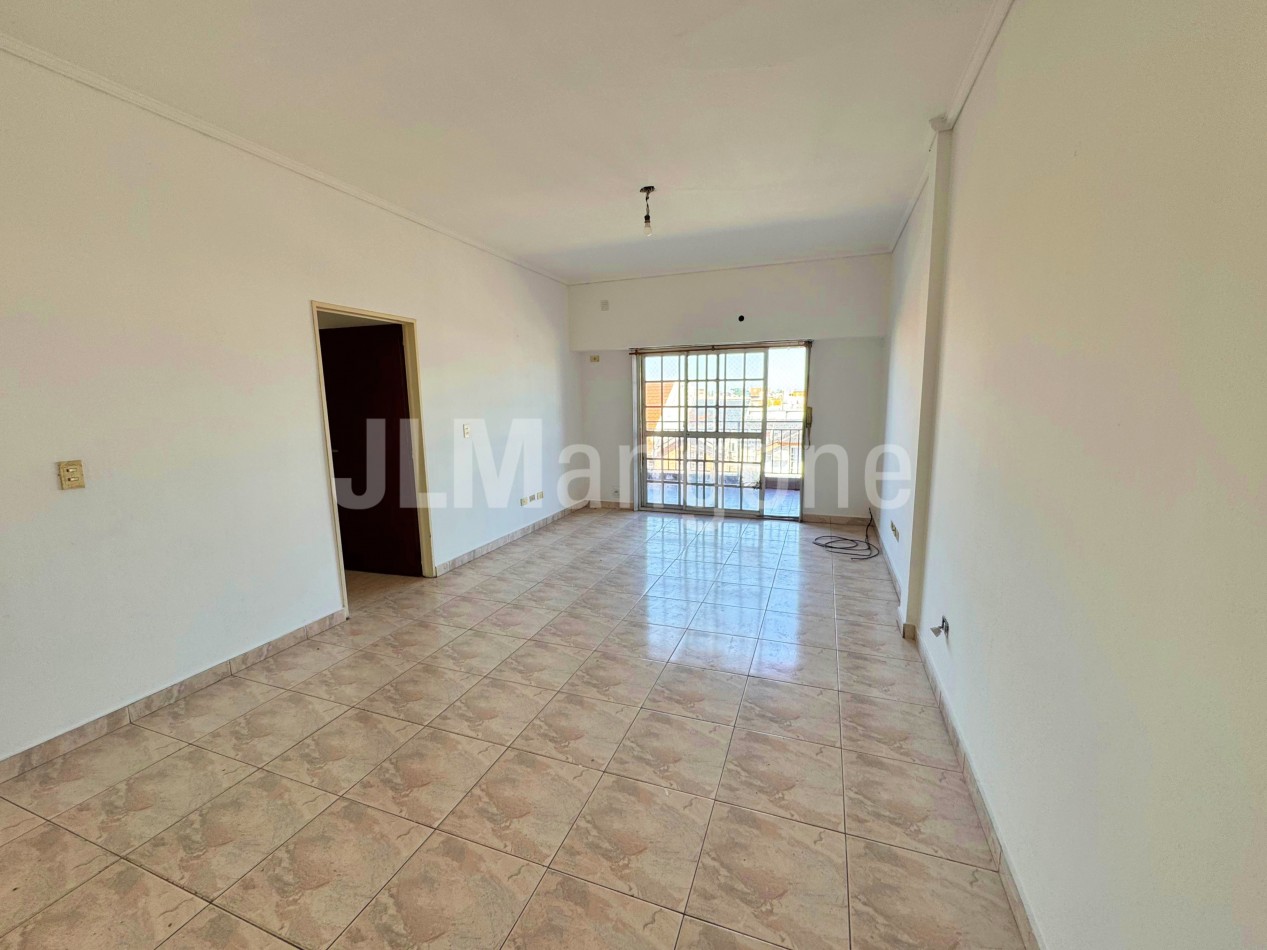 Departamento 3 ambientes con cochera y balcon