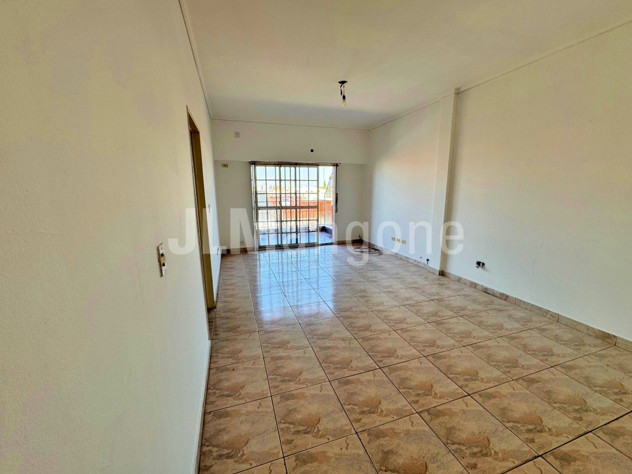 Departamento 3 ambientes con cochera y balcon
