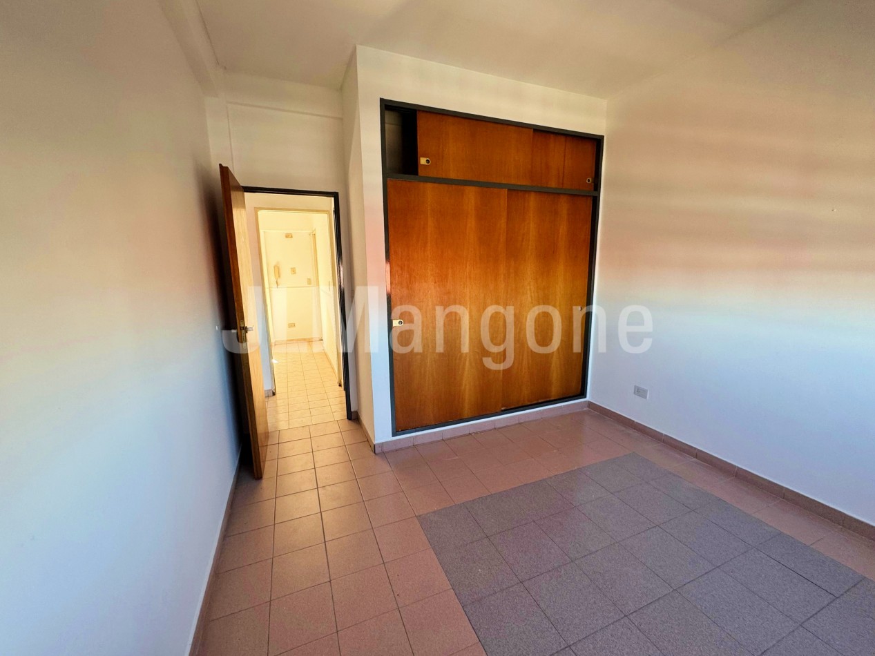 Departamento 3 ambientes con cochera y balcon