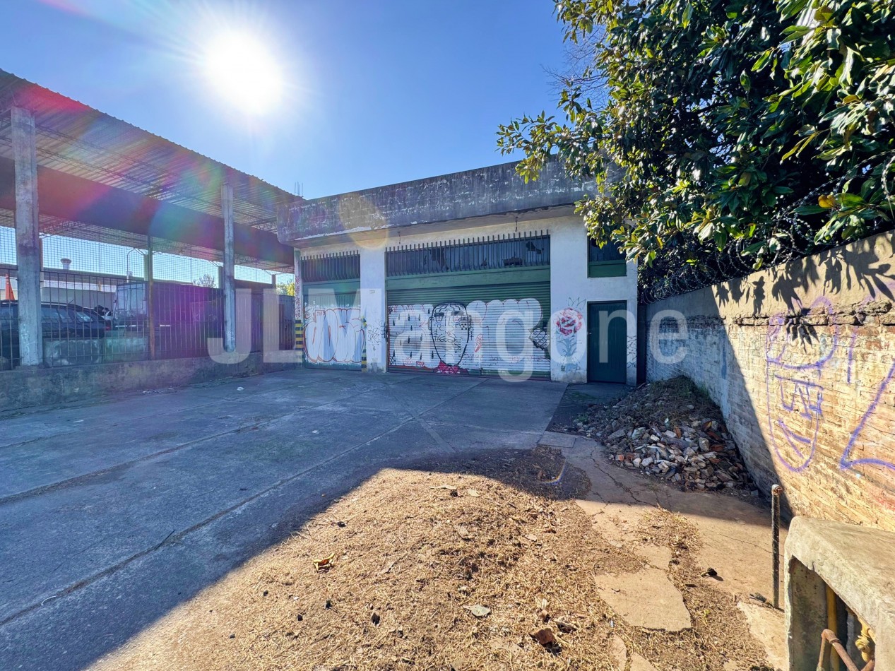 Galpon 310 m2 con estacionamiento