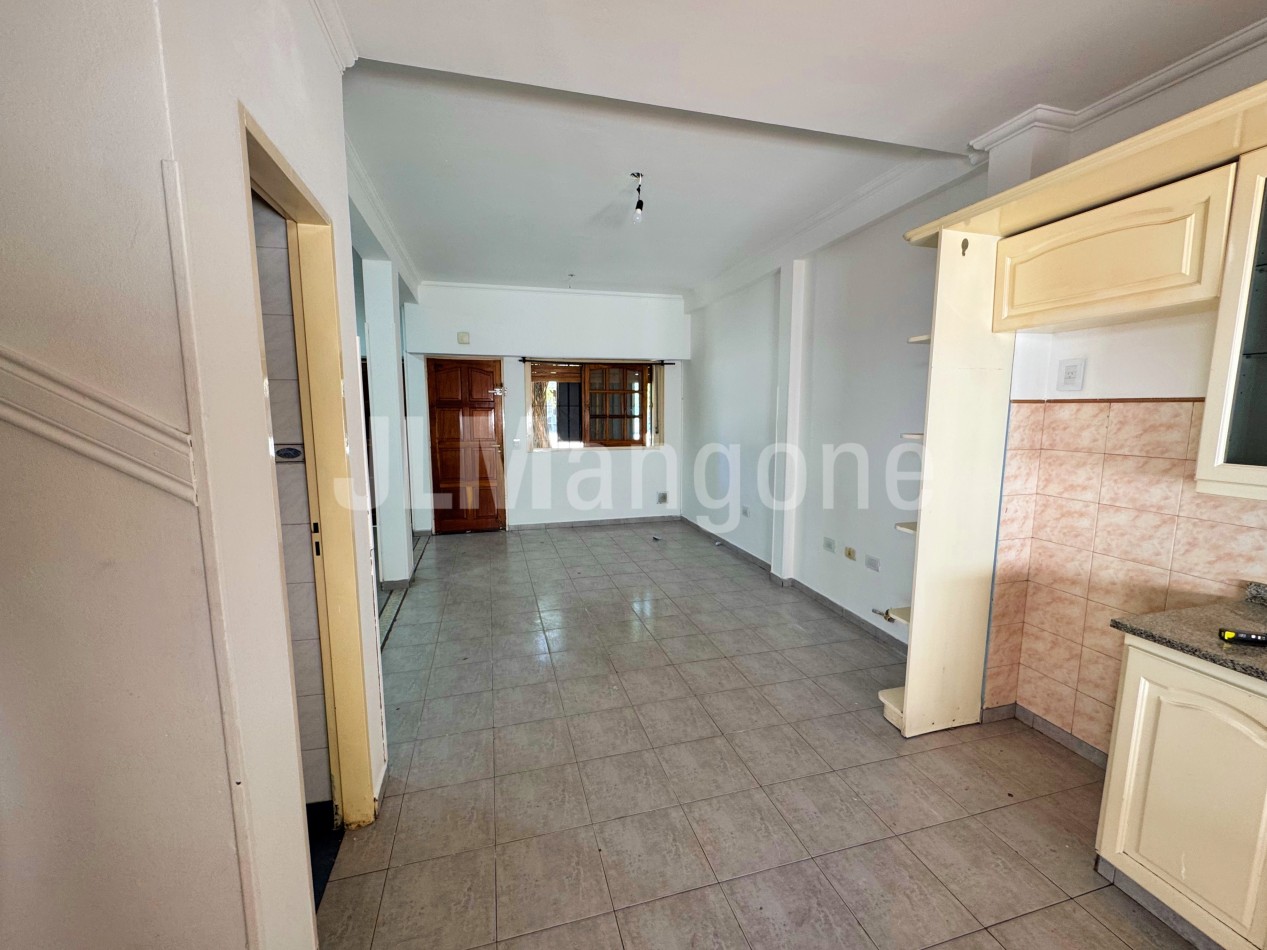Duplex 4 ambientes con cochera y patio