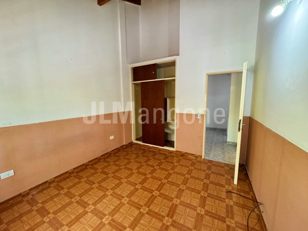 Duplex 4 ambientes con cochera y patio