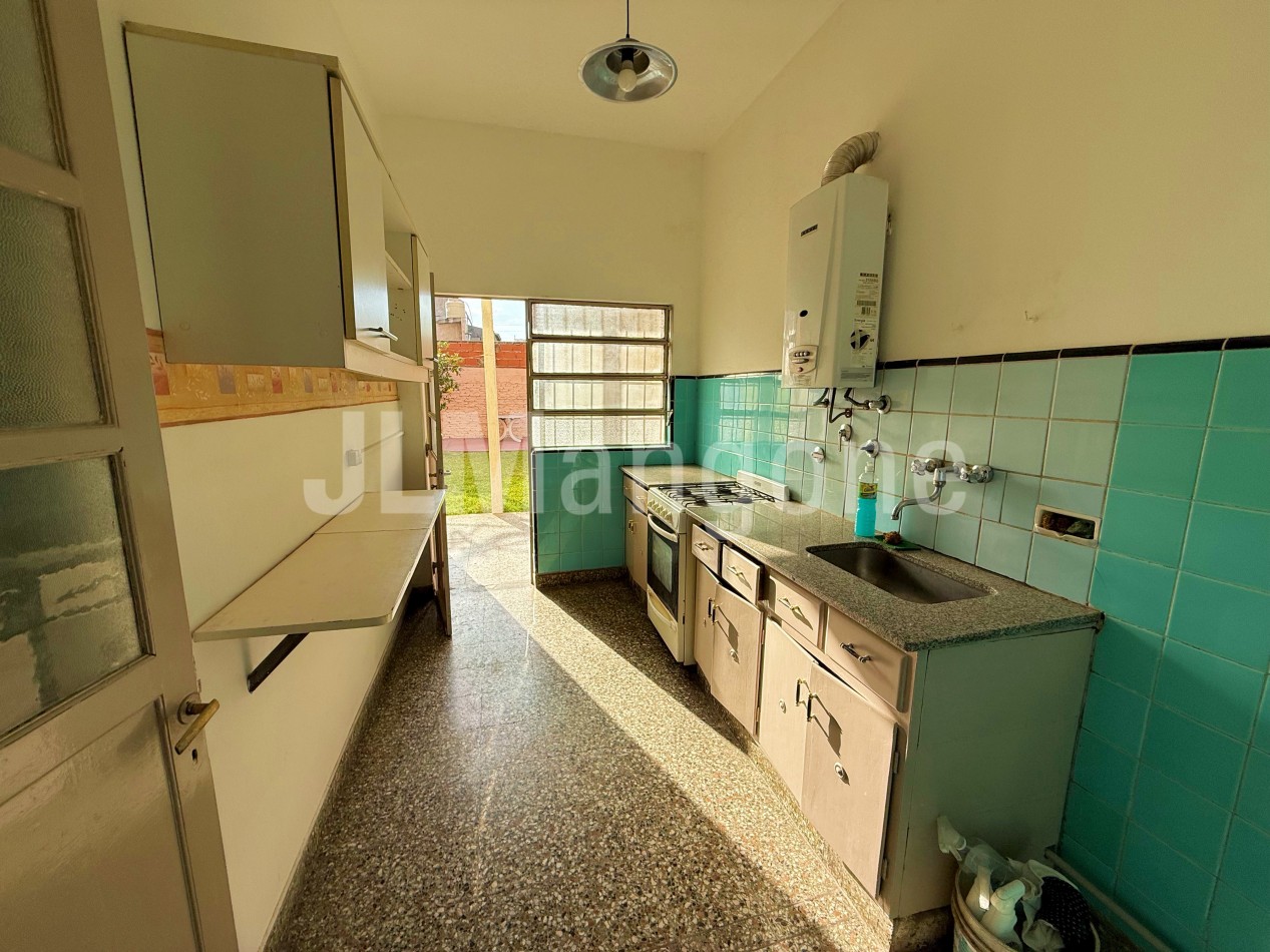 Casa 3 ambientes con parque y terraza