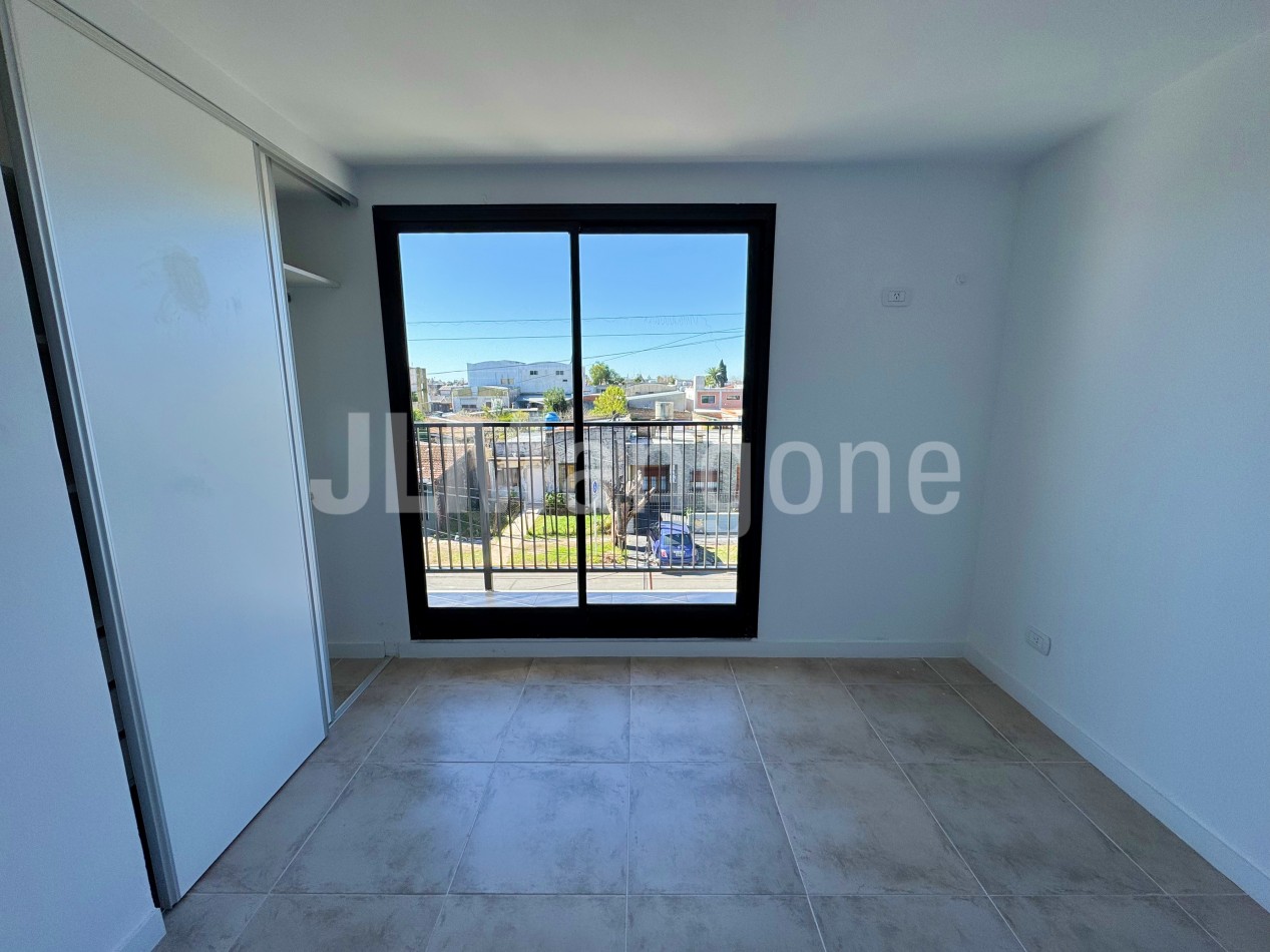 Departamento 2 ambientes con cochera y  balcon
