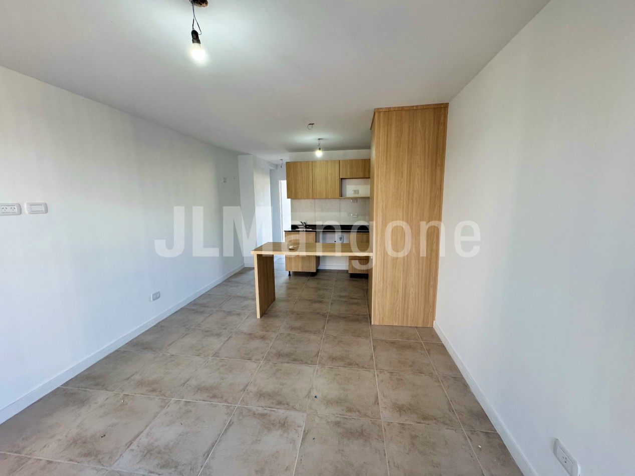 Departamento 2 ambientes con cochera y  balcon