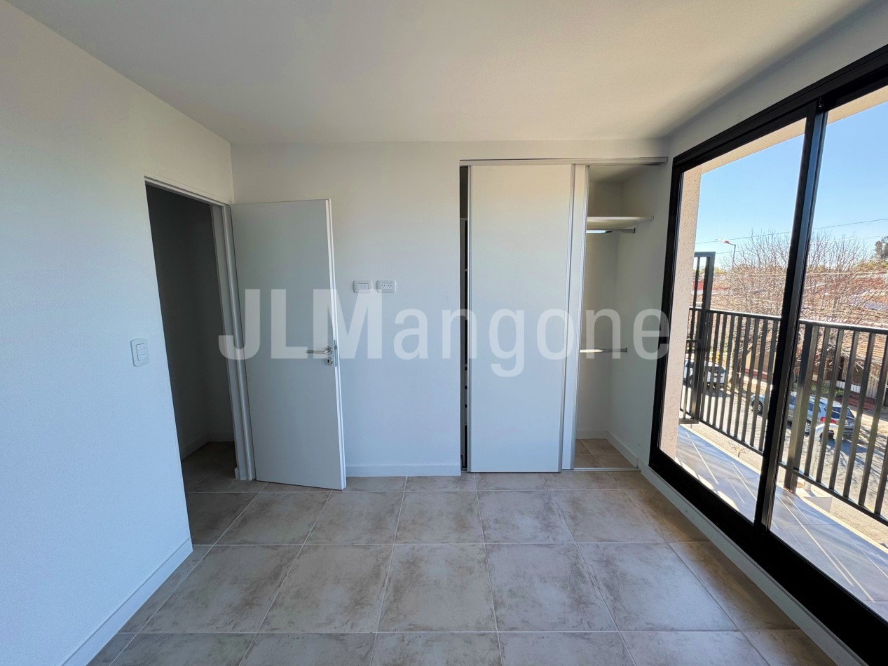 Departamento 2 ambientes con cochera y  balcon