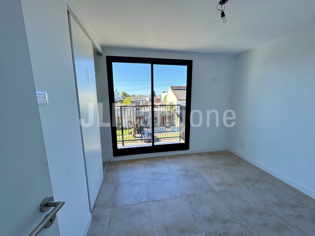 Departamento 2 ambientes con cochera y  balcon