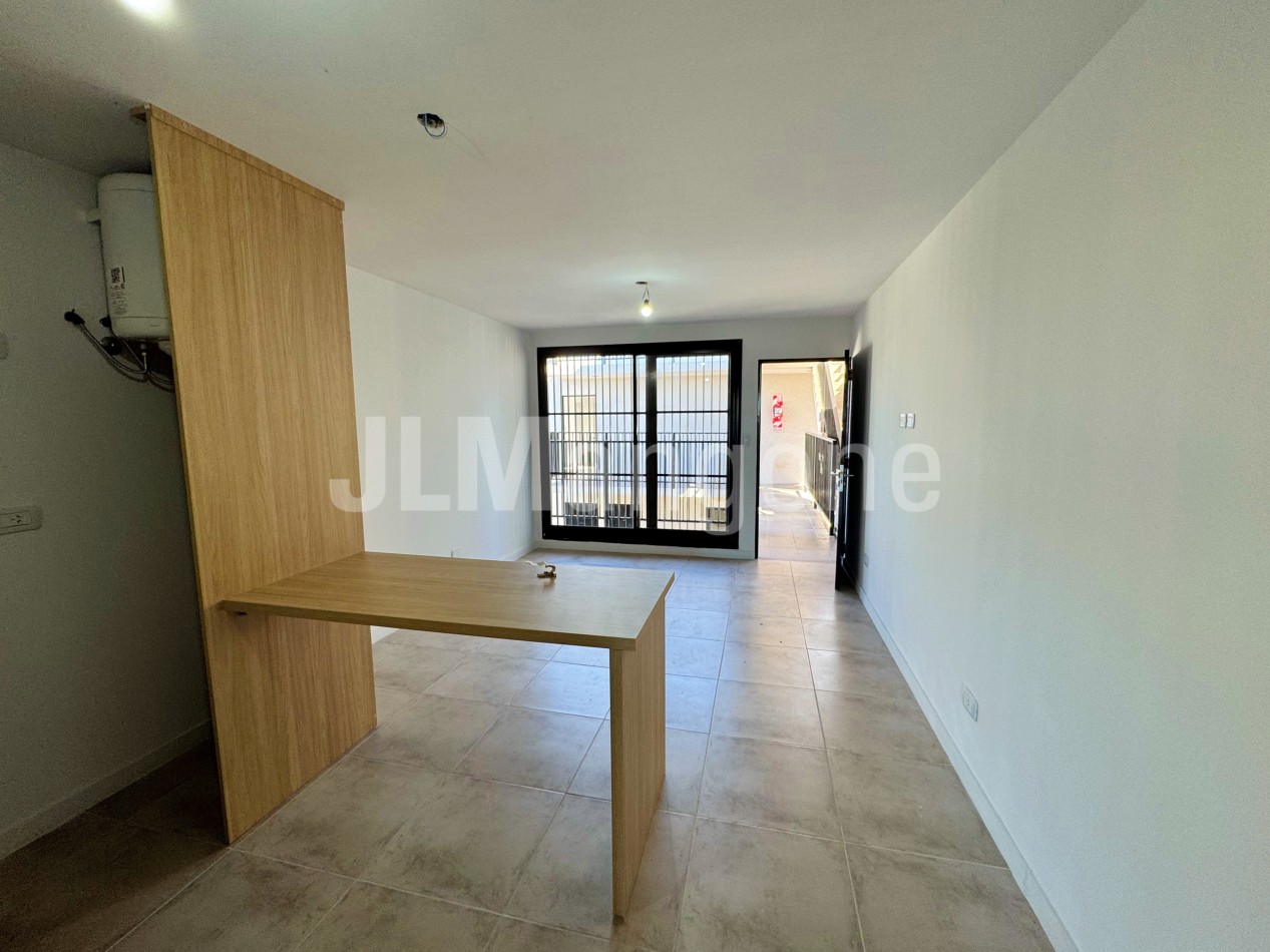 Departamento 2 ambientes con cochera y  balcon