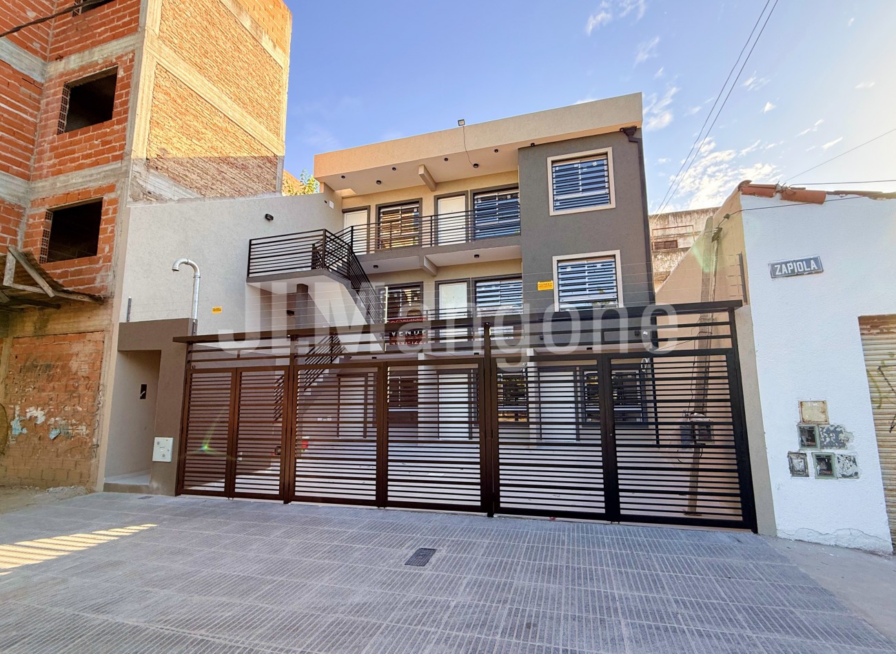 Departamentos 2 amb con cochera y patio, a estrenar
