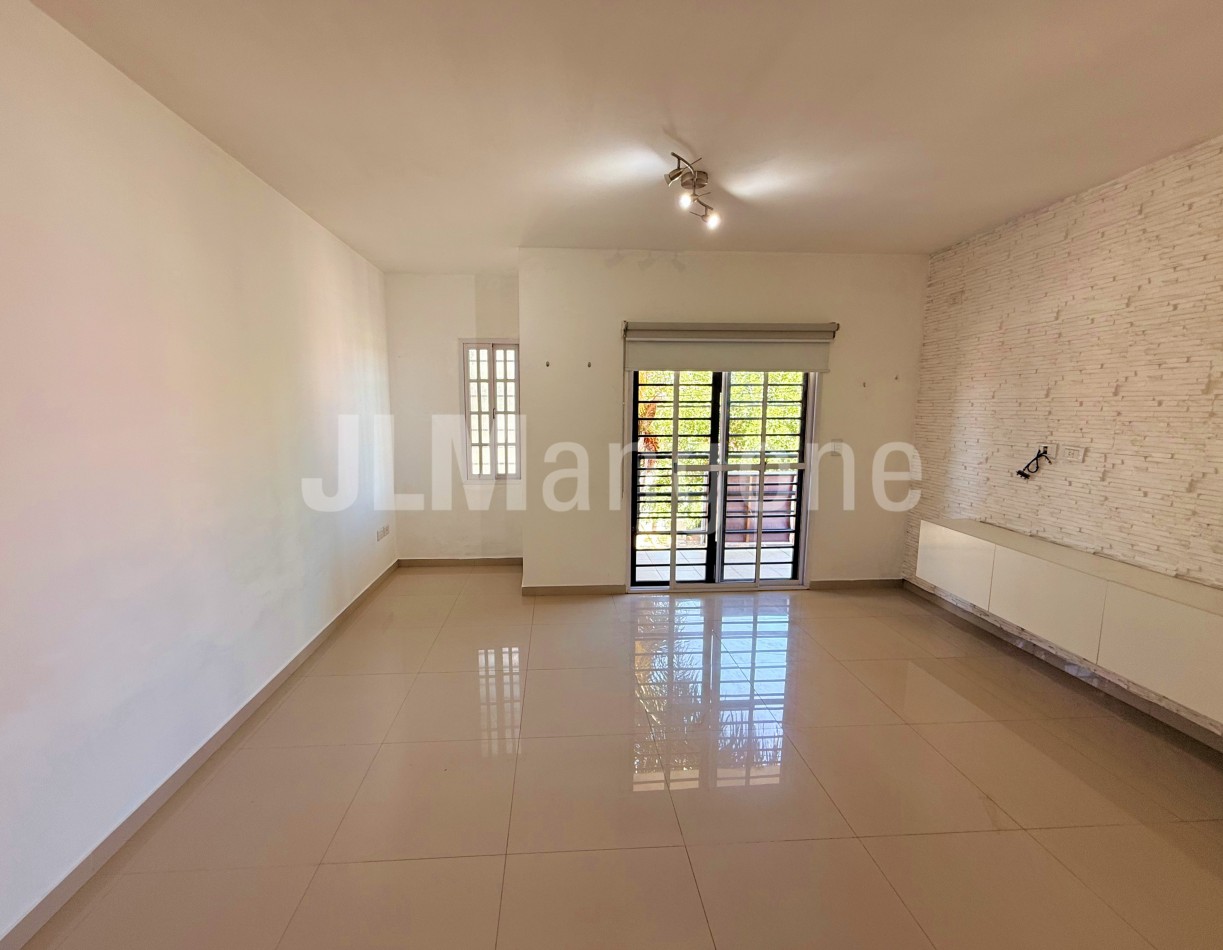 Departamento 2 ambientes con cochera y balcon