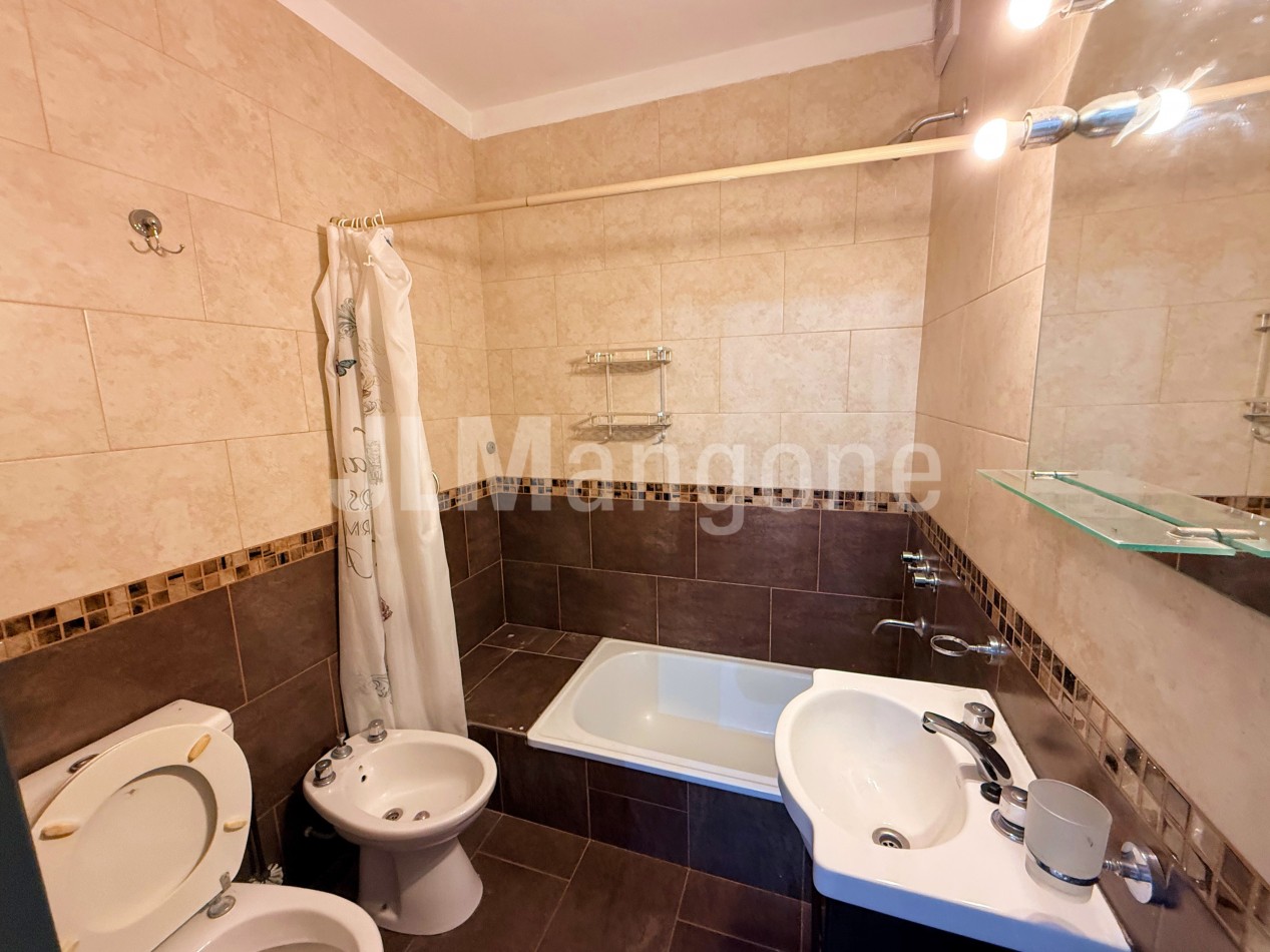 Departamento 2 ambientes con cochera y balcon