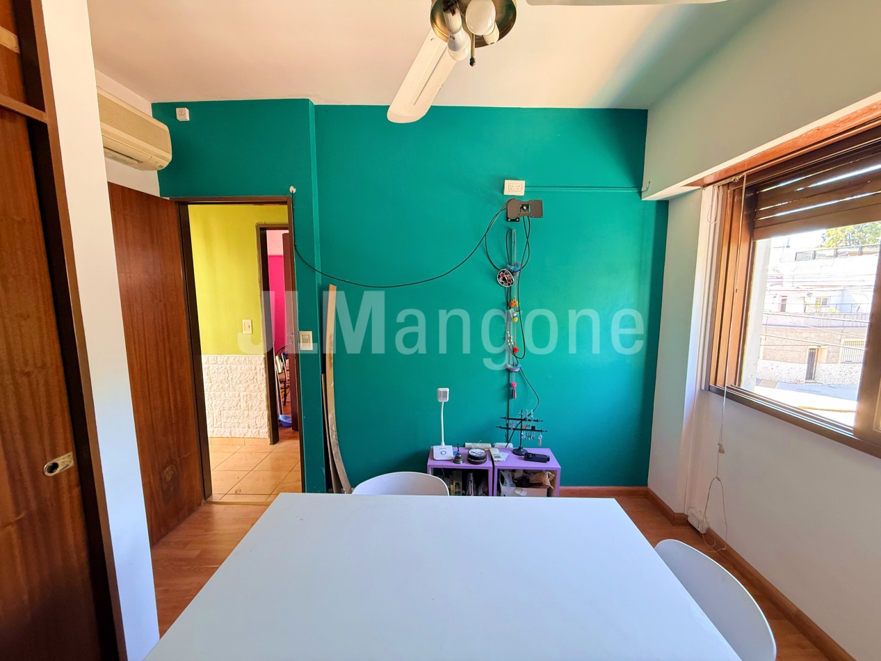 Triplex 4 ambientes con cocheras, patio y terraza