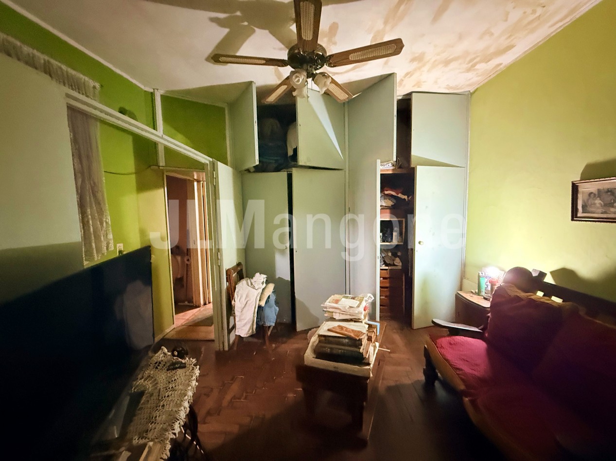 Casa 3 ambientes a refaccionar (Lote 8x15)
