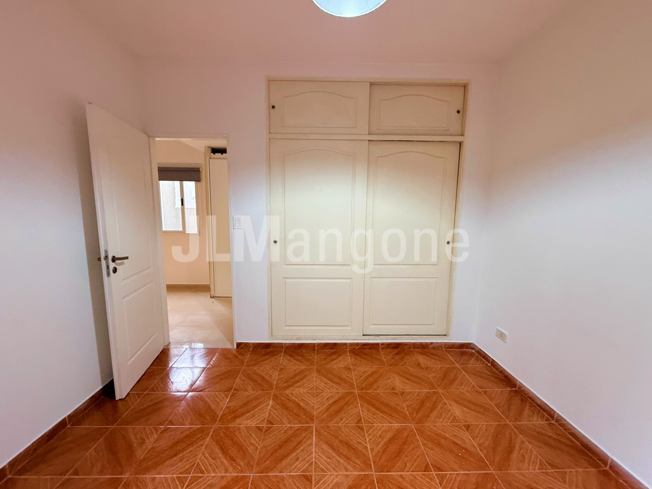 Departamento 2 ambientes con cochera y balcon