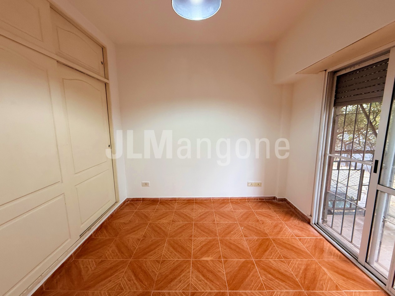Departamento 2 ambientes con cochera y balcon