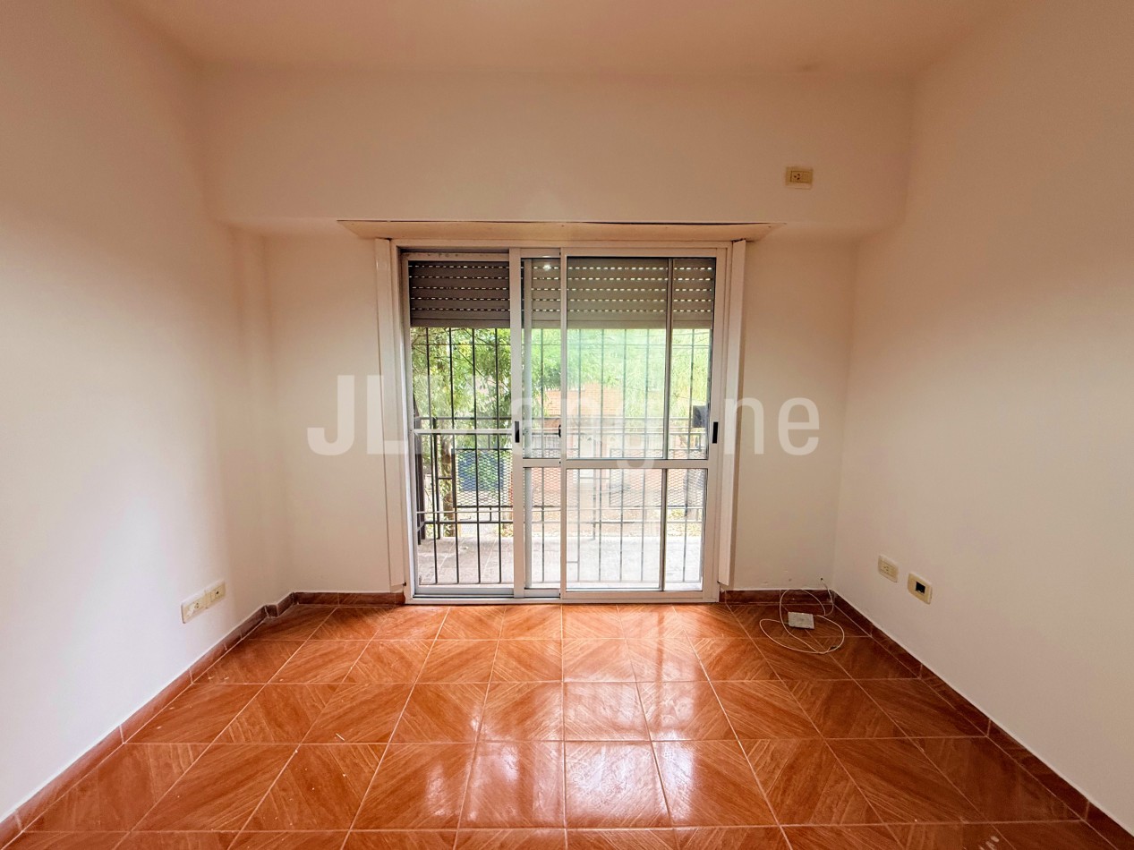 Departamento 2 ambientes con cochera y balcon