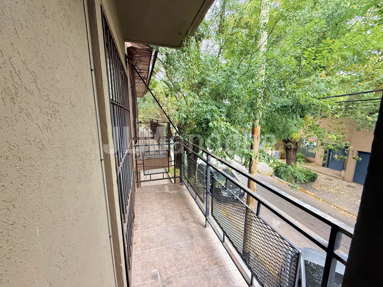 Departamento 2 ambientes con cochera y balcon