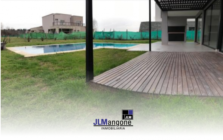 Chalet 4 ambientes en barrio Privado