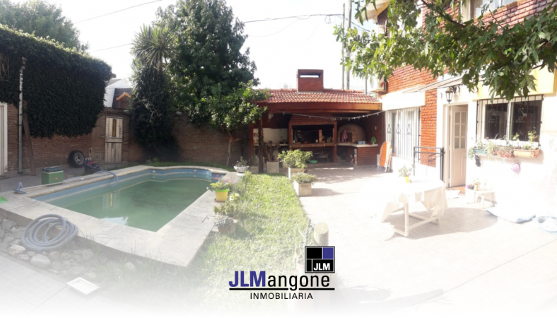 Chalet 4 ambientes con cochera, piscina y galpon