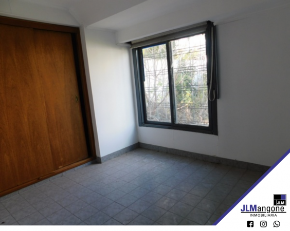 Casa 3 ambientes con cochera y parque